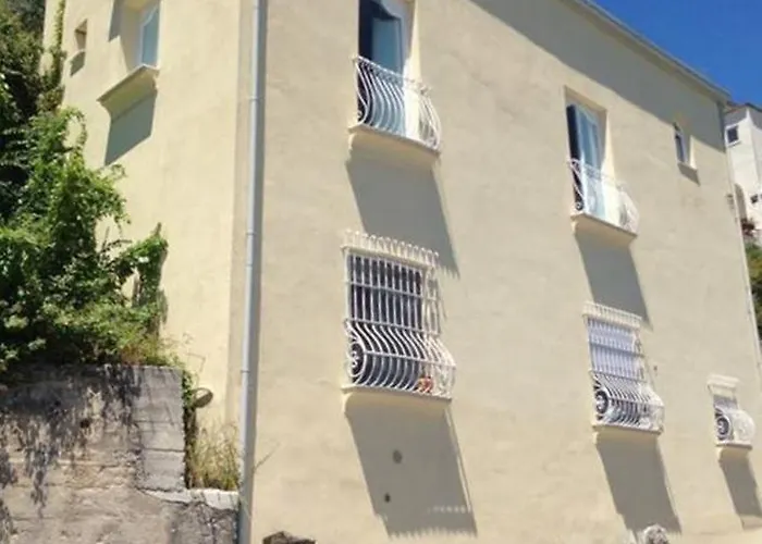 Malu Tatil Evi Scala